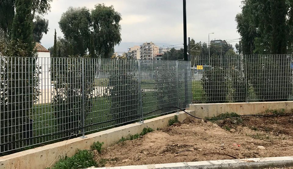 Περίφραξη με μεταλλικά πάνελ